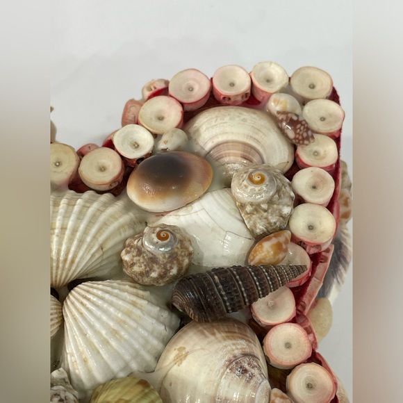 Vintage Seashell Trinket Butterfly Jewelry Box with Red Felt Interior - Picture 9 of 11